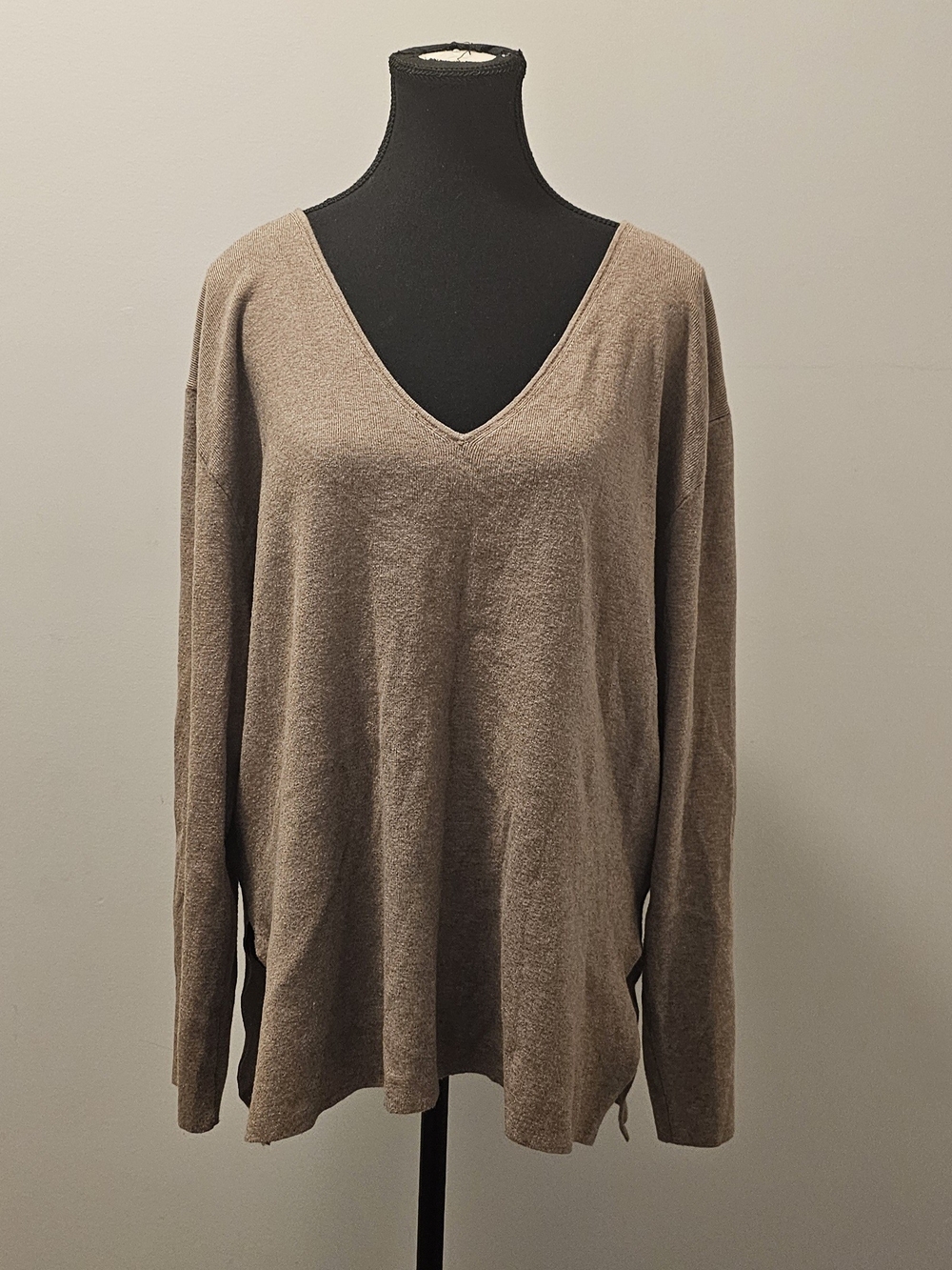 Splendid Taupe V-Neck Lightweight Women's Sweater